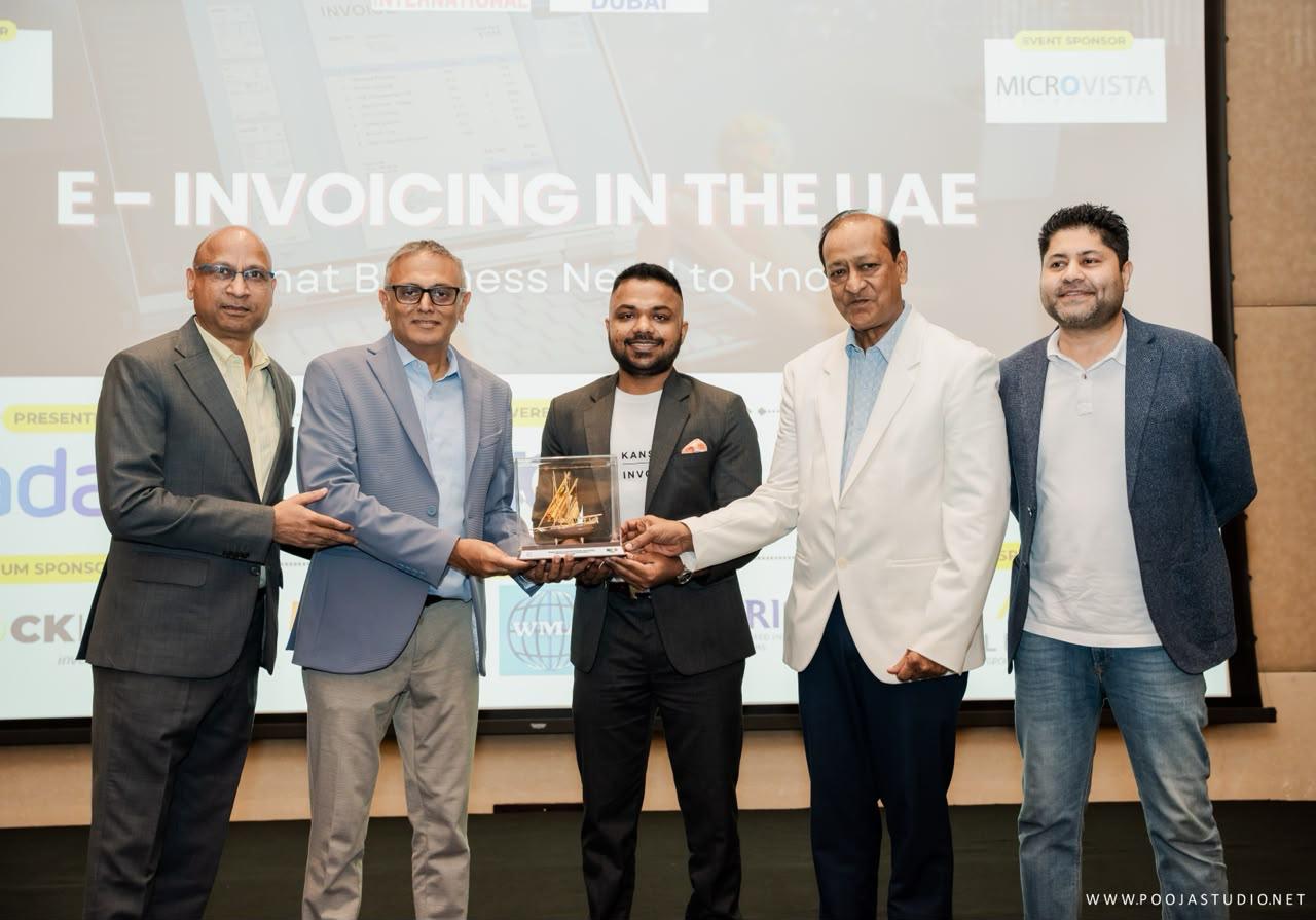 Ekansh Agrawal receiving an award at an e-invoicing in the UAE event with Microvista as sponsor